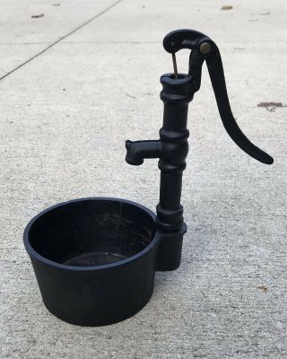 Vintage Cast Iron Miniature Well Water Pump And Bucket Toy Decoration