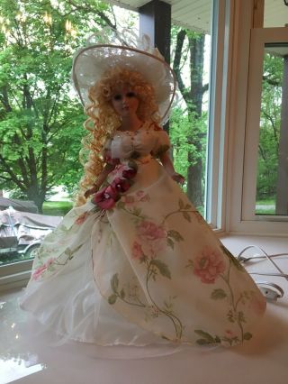 Porcelain Doll Lamp.  Table,  Bedroom 16 " Glows Softly.  Stunning Rare Vintage