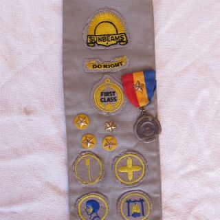 Vtg Salvation Army Sunbeams Sash W/ 17 Merit badges / patches Rare 2