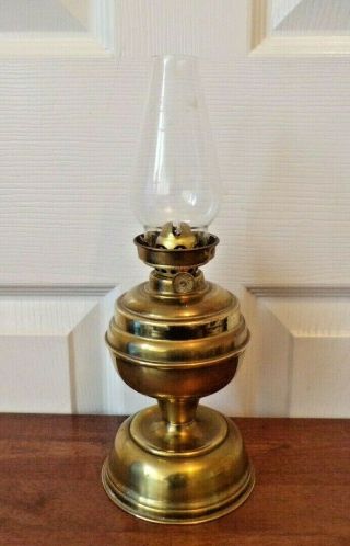 A Lovely Small Brass Oil Lamp Made In England In Order Lovely