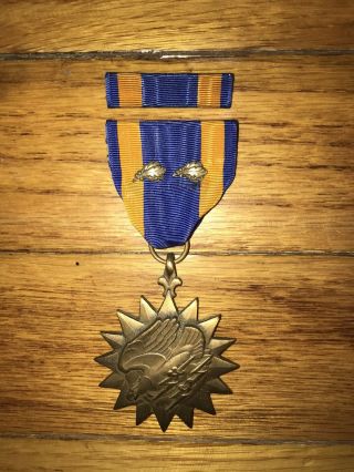Antique Wwii Bronze Screaming Eagle Lightning Bolt Air Medal 2 Oak Leaf