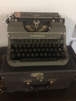 Antique Underwood Champion Typewriter With Case