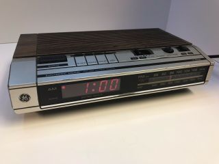Vintage Ge Digital Alarm Clock Radio 7 - 4634b Classic Faux Wood Grain 1980s
