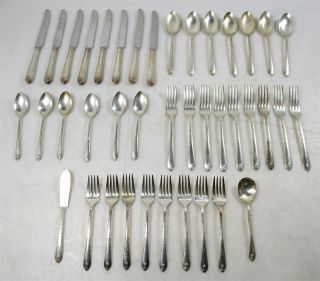 Wm Rogers & Son Is " Exquisite " Silverplate Flatware Set