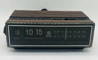 Ge General Electric Am/fm Alarm Flip Number Clock Radio Model 7 - 4305f Wood Grain