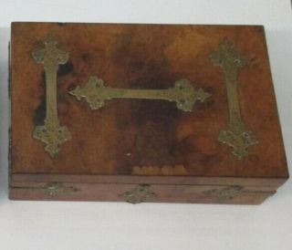 Antique Victorian Wood and Brass Jewellery Box with a hinged lid. 3