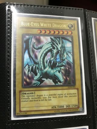 Blue Eyes White Dragon Lob - 001 Ultra Rare Hp English Vintage Rare Water Damage