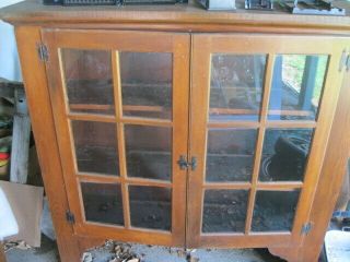 VINTAGE 1950s GLASS FRONT FARM HUTCH CHINA CABINET 3