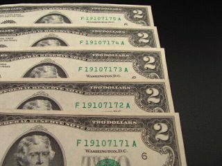 1976 Uncirculated Two Dollar Bill Crisp $2 Sequential 5 Note Rare 3