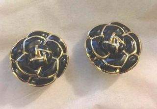 Vintage Rare St.  John Camellia Flower 3d Black Enamel Gold Tone Clip On Earrings