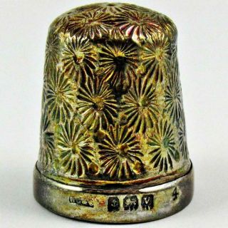 Vintage 1920 Henry Griffith & Sons Size 4 Daisy English Sterling Silver Thimble