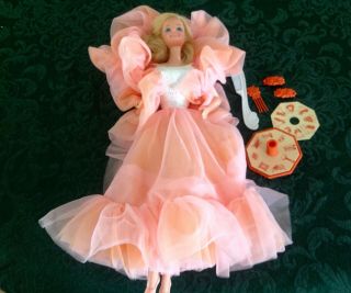 Vintage BARBIE PEACHES ' N CREAM Doll Gown Accessories Box 1984 3