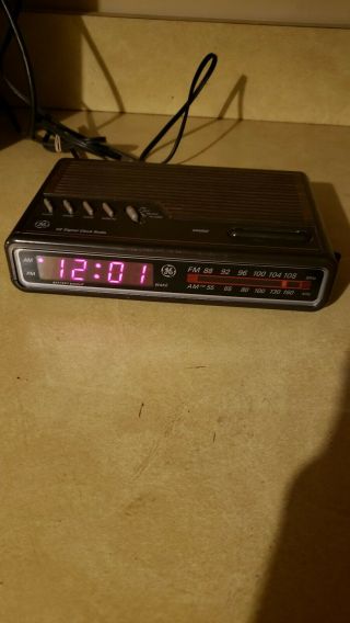 Vintage Ge Digital Alarm Clock Radio Am Fm Woodgrain Model 7 - 4612b