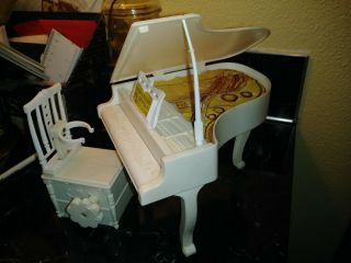 Vintage Barbie White Grand Piano And Musical/swinging Chair Tomy H.  K.