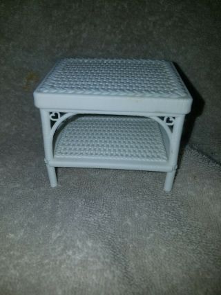Vintage Mattel Barbie Dream House Doll Furniture White Wicker Bed Side End Table