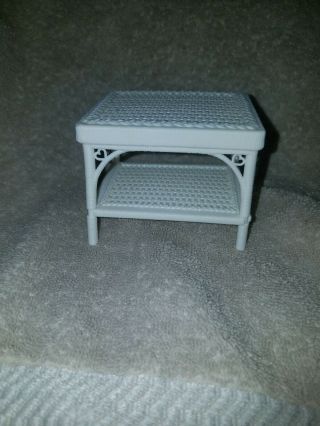 Vintage Mattel Barbie Dream House Doll Furniture White Wicker Bed Side End Table 3