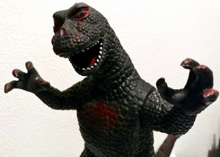 Vintage 1997 Godzilla Volcano Blood Red 15” Dor Mei Poseable Rare Foot Stamped 3