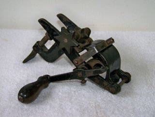 Antique Vitantonio Mfg.  Co.  Cast Iron Hand Crank Cavatelli Gnocchi Maker Machine