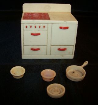 Vintage Renwal Doll House White Stove With Pots And Pans