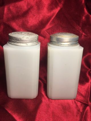 Antique Tipp Mckee Rangette Milk Glass ART DECO Salt & Pepper Black Red Scottie 3