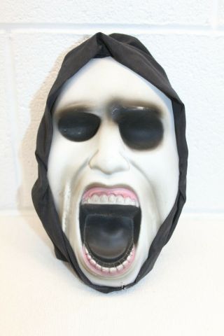 Rare 9 " Wall Mount Gemmy Screaming Ghost Face Blinking Fading Lights Up Decor
