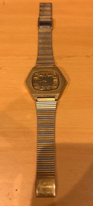 Cool Vintage Art Deco Style 70s Mens Automatic Modern Day Date Bulova Watch