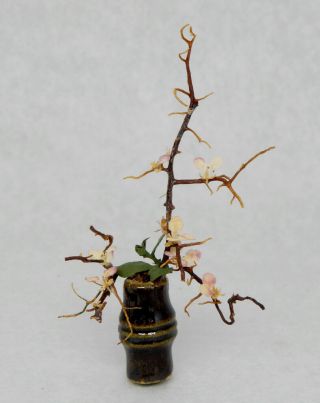 Vintage Japanese Ikebana Flower Vase - Artisan Dollhouse Miniature 1:12