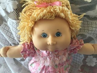 Vintage Cabbage Patch Kissin Kids Doll Strawberry Blonde Blue Eyes Earrings 2