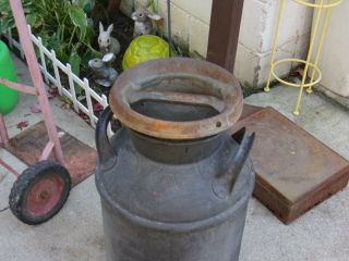 VINTAGE/ANTIQUE 10 GALLON STEEL MILK CAN WITH COVER DAIRY FARMERS - GOOD UC 2