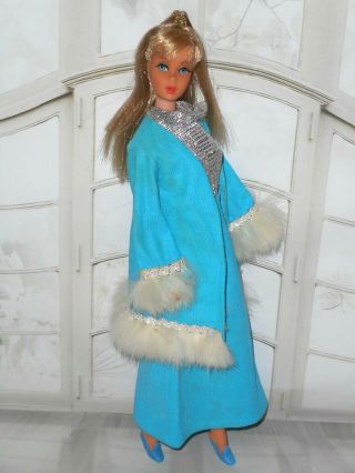 Vintage Barbie HONG KONG CLONE MOD FUR TRIMMED TURQUOISE COAT SILVER DRESS, 2