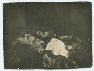 1933 Vintage Photo Antique Homemade Funeral Dead Child Baby Coffin Post Mortem