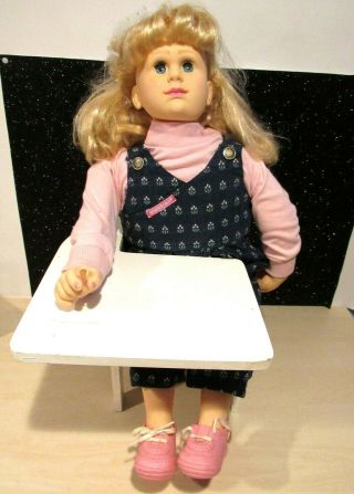 1989 Vintage Wonderama Susie Scribbles Doll With Chair/desk And One Tape