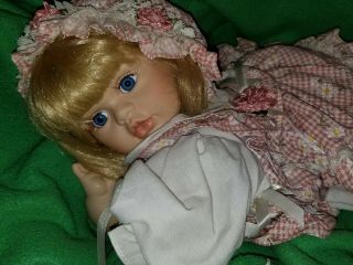 Lee Middleton Look Alike Porcelain 16 " W/cloth Body Baby Doll Laying On Belly
