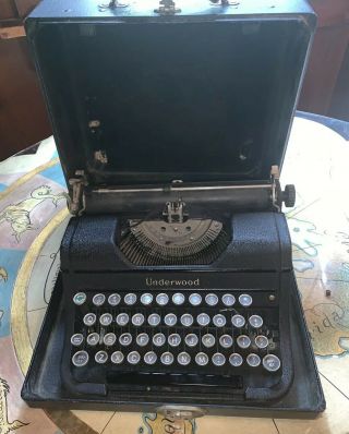 Antique Vintage Underwood Portable Typewriter With Case