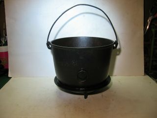Rare Antique Favorite 8 Cast Iron 3 Leg Pot/kettle With Band