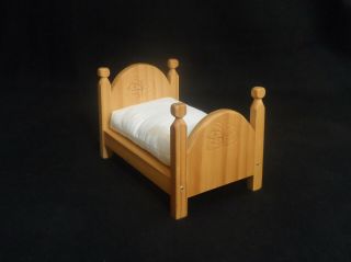 Vtg Robert Raikes Miniature Wooden Bear Bed W/ Mattress Limited Edition 569/650