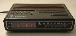 Vintage Ge Digital Alarm Clock Radio Am Fm Woodgrain Model 7 - 4612a Great