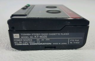 TOSHIBA KT - 4025 Personal Cassette Player AM/FM Radio RARE 2
