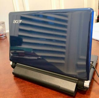 Acer Aspire One D250 - 1026 10.  1in.  (160gb,  Intel Atom,  1.  6ghz,  1gb).  Rarely