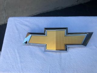 2015 - 17 Chevy Tahoe Suburban Front Grille Oem Emblem Gold 22814066 Logo Rare
