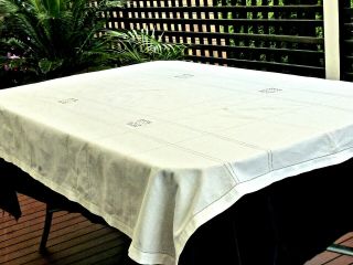 GORGEOUS VINTAGE WHITE LINEN HAND EMBROIDERED ITALIAN TABLECLOTH 3