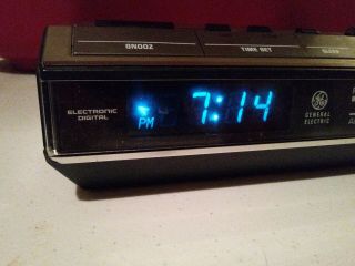 Vintage GE General Electric 7 - 4642B Digital Alarm Clock am fm Radio 2