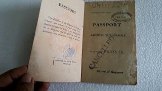 SINGAPORE PASSPORT 1978 Cancelled VINTAGE COLLECTIBLE - VERY RARE Travel Doc. 2
