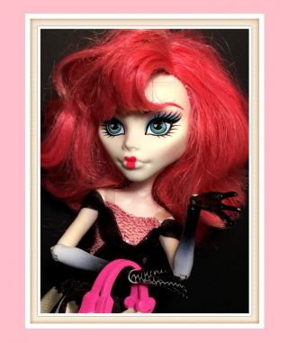 Rare Monster High Doll C.  A.  Ca Cupid First Wave W/ Outfit,  Shoes,  Etc.