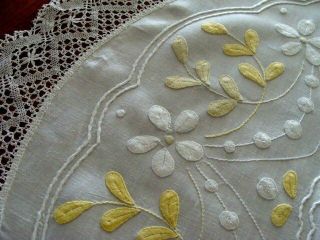 Fab Vintage Hand Embroidered Linen Lace Tablecloth 40 " Round Topper Pristine