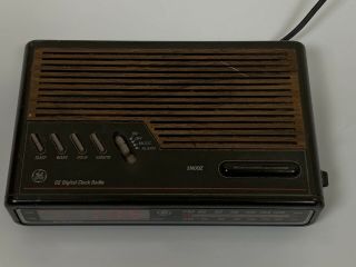 Vintage GE Digital Alarm Clock Radio AM FM Woodgrain Model 7 - 4612A 2