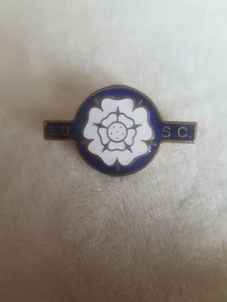 Leeds United Rare Vintage Supporters Club Badge Brooch Pin In Gilt 37mm X 22mm