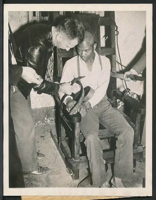 Rare 1940 Photo The Electric Chair Prison The 1st “portable” Hot Seat