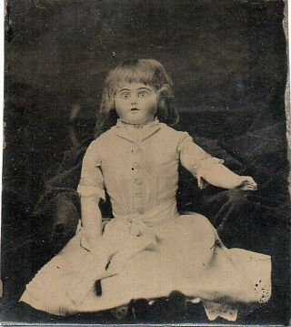 63385.  Rare Circa 1870s Mini Tintype Photo Of Girl 