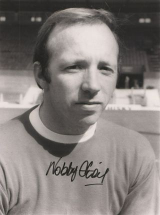 Rare Nobby Stiles Manchester Utd Signed Glossy 10x8 Photo Complete With
